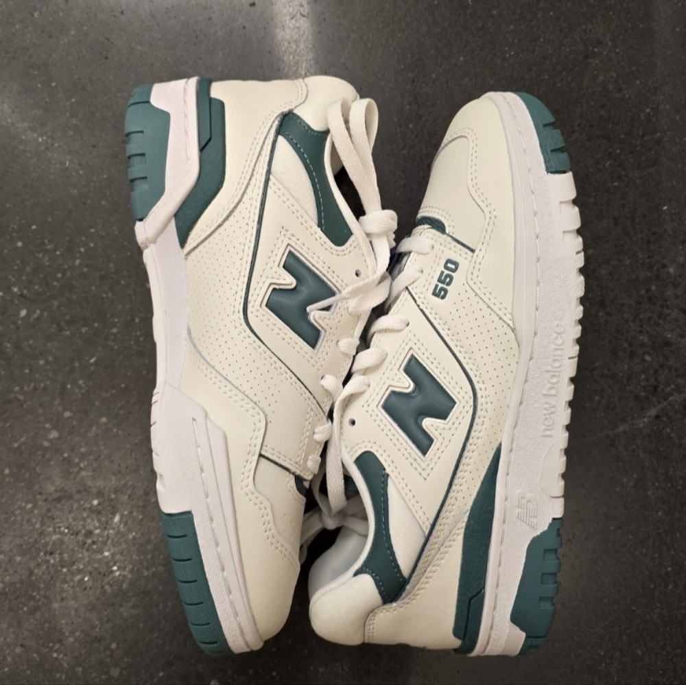 9.5 New Balance Women's 550 Basketball Shoes Walking Sneakers White Spruce - Picture 7 of 9
